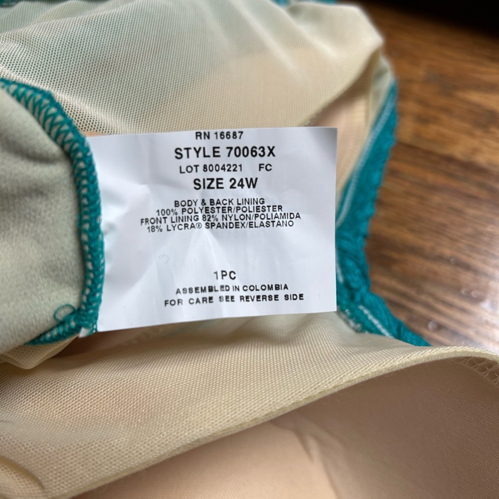 Jade green one piece swimsuit size 24W ocean cruise quality pool party lake - Picture 7 of 13